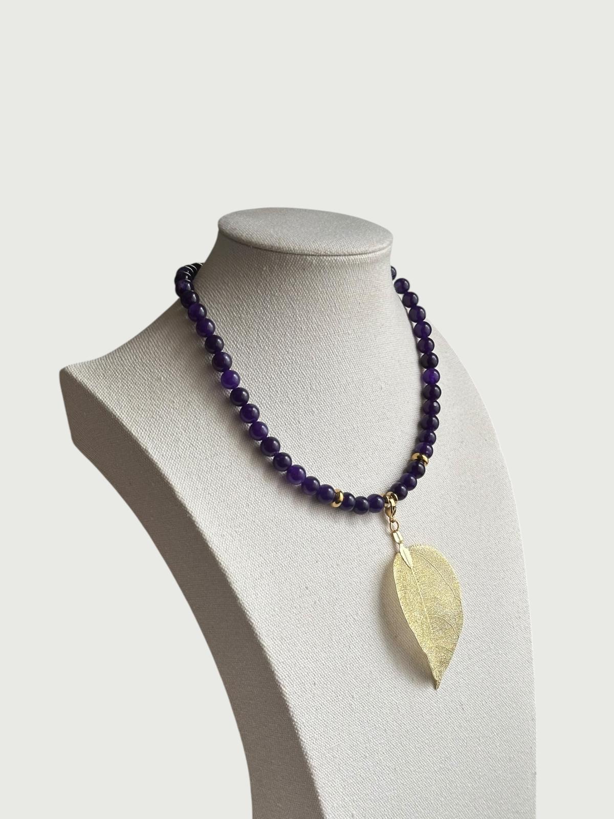 Lourdes morado oscuro