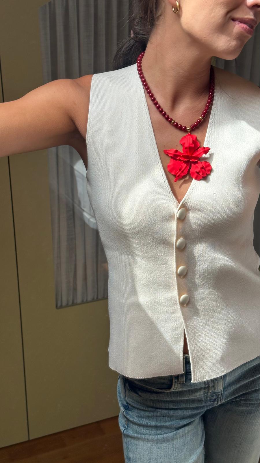 Flor metálica roja