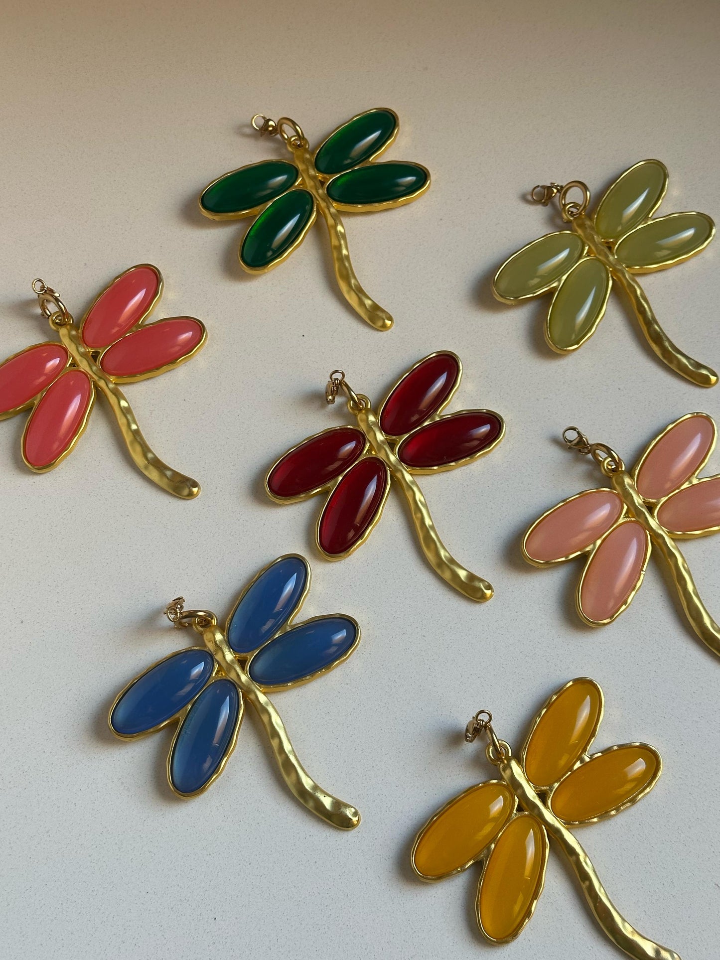 Libelula rosa pastel