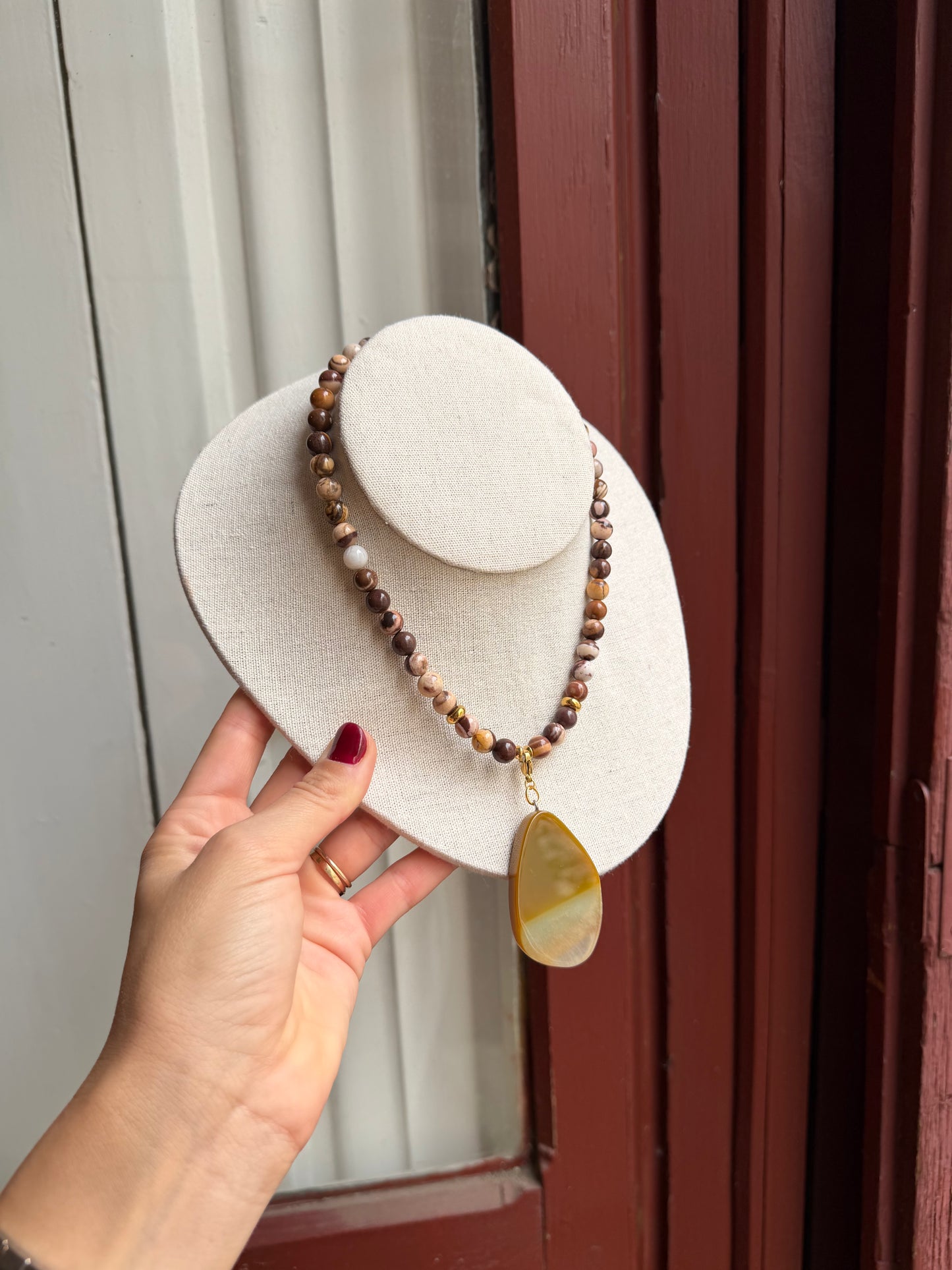Lourdes marron manchas