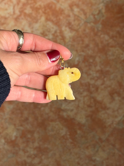 Elefante piedra amarillo