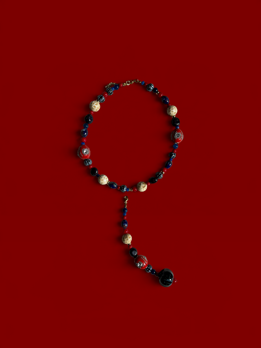 Mónica azul y rojo