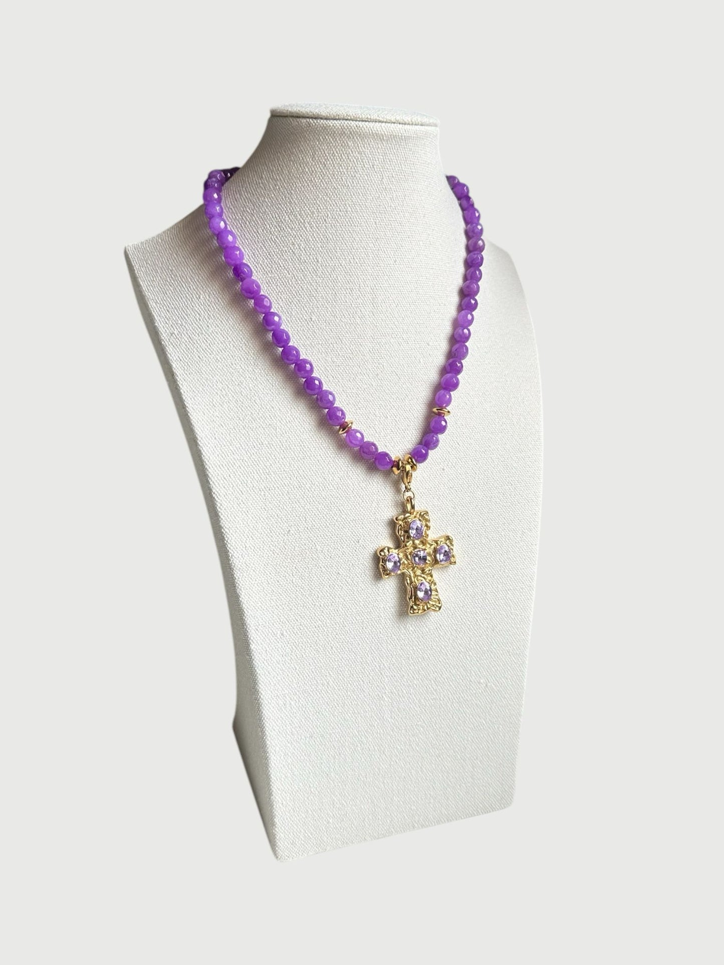 Lourdes morado