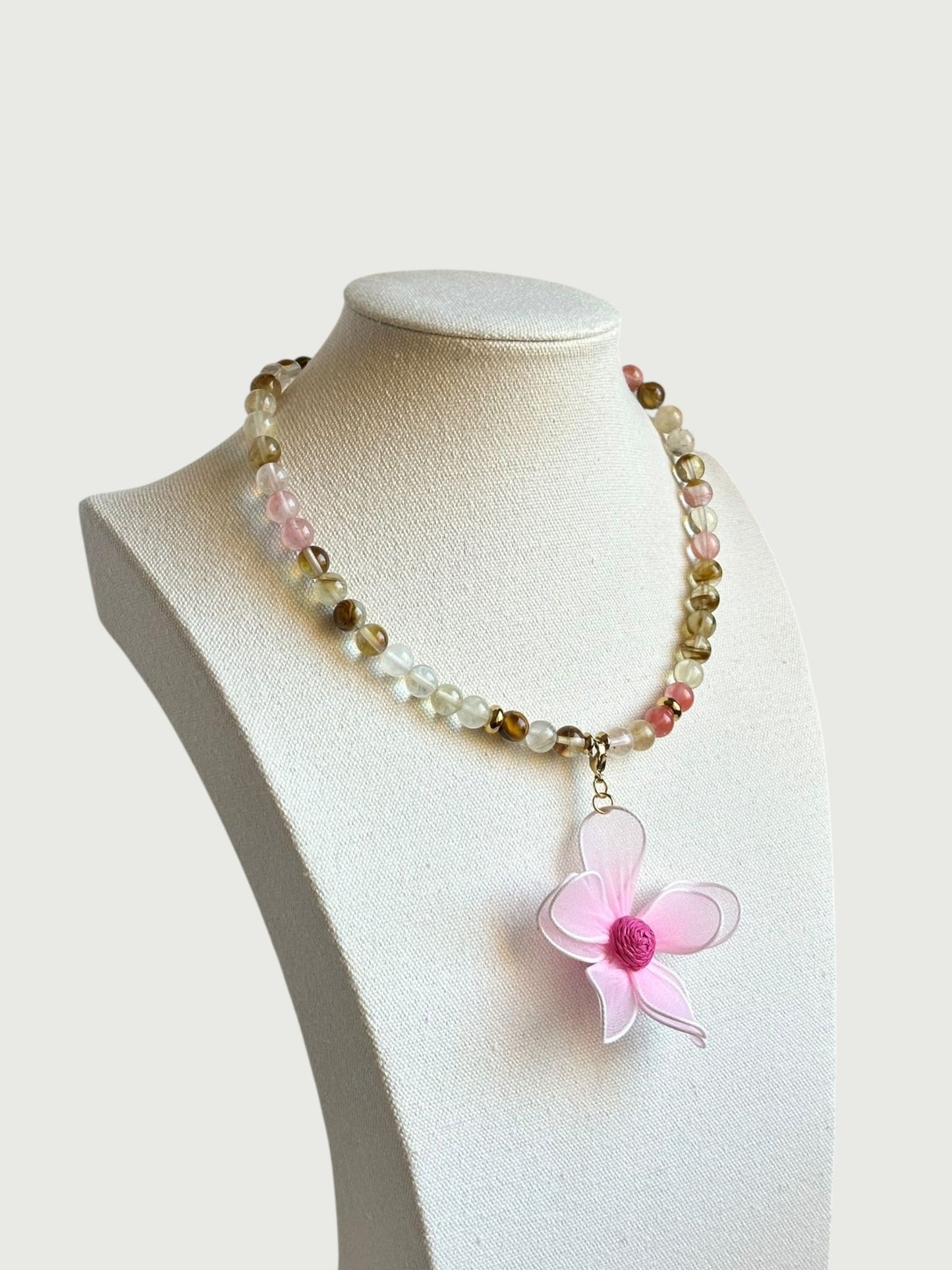 Lourdes beige y rosa