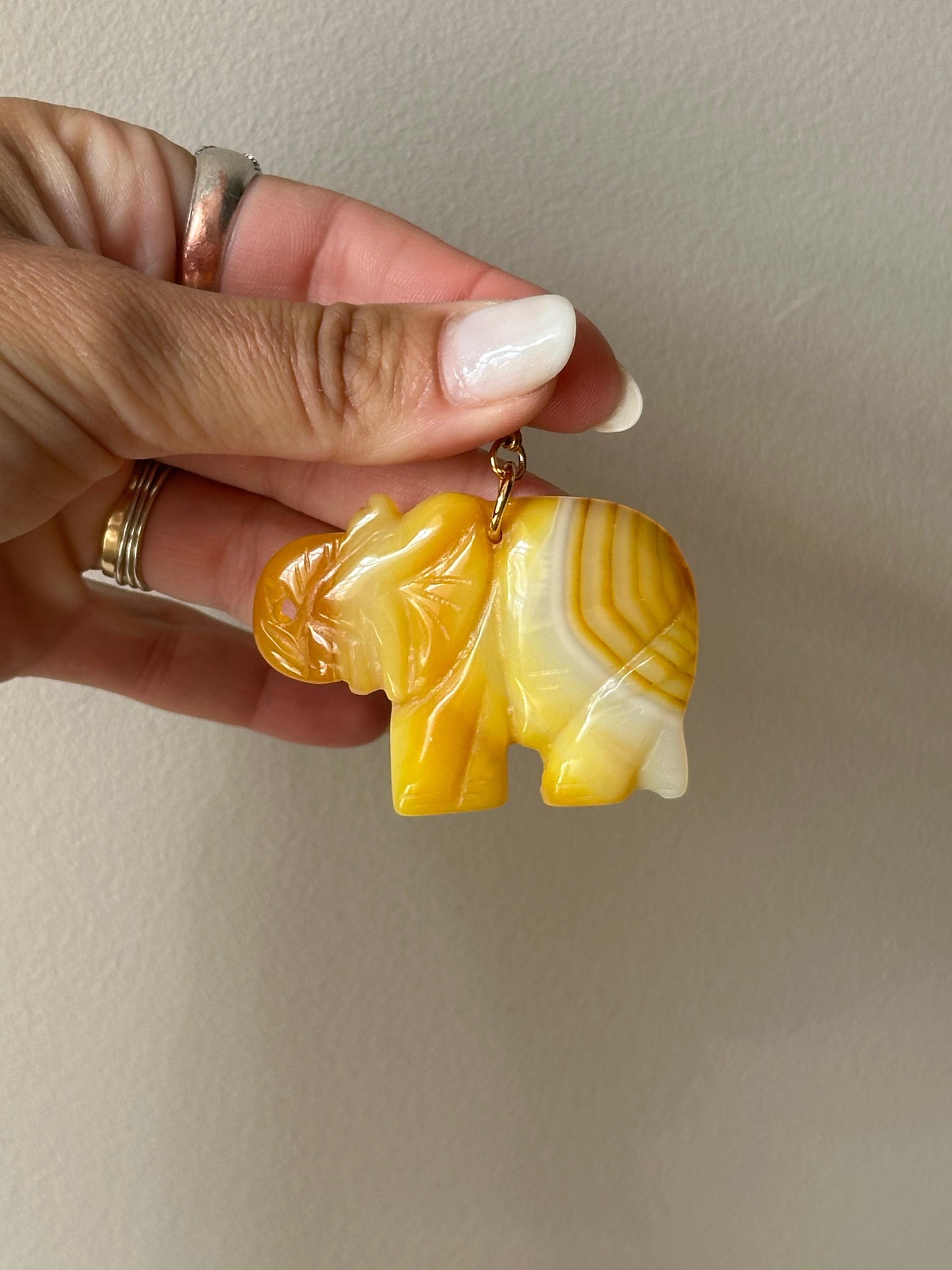 Elefante amarillo