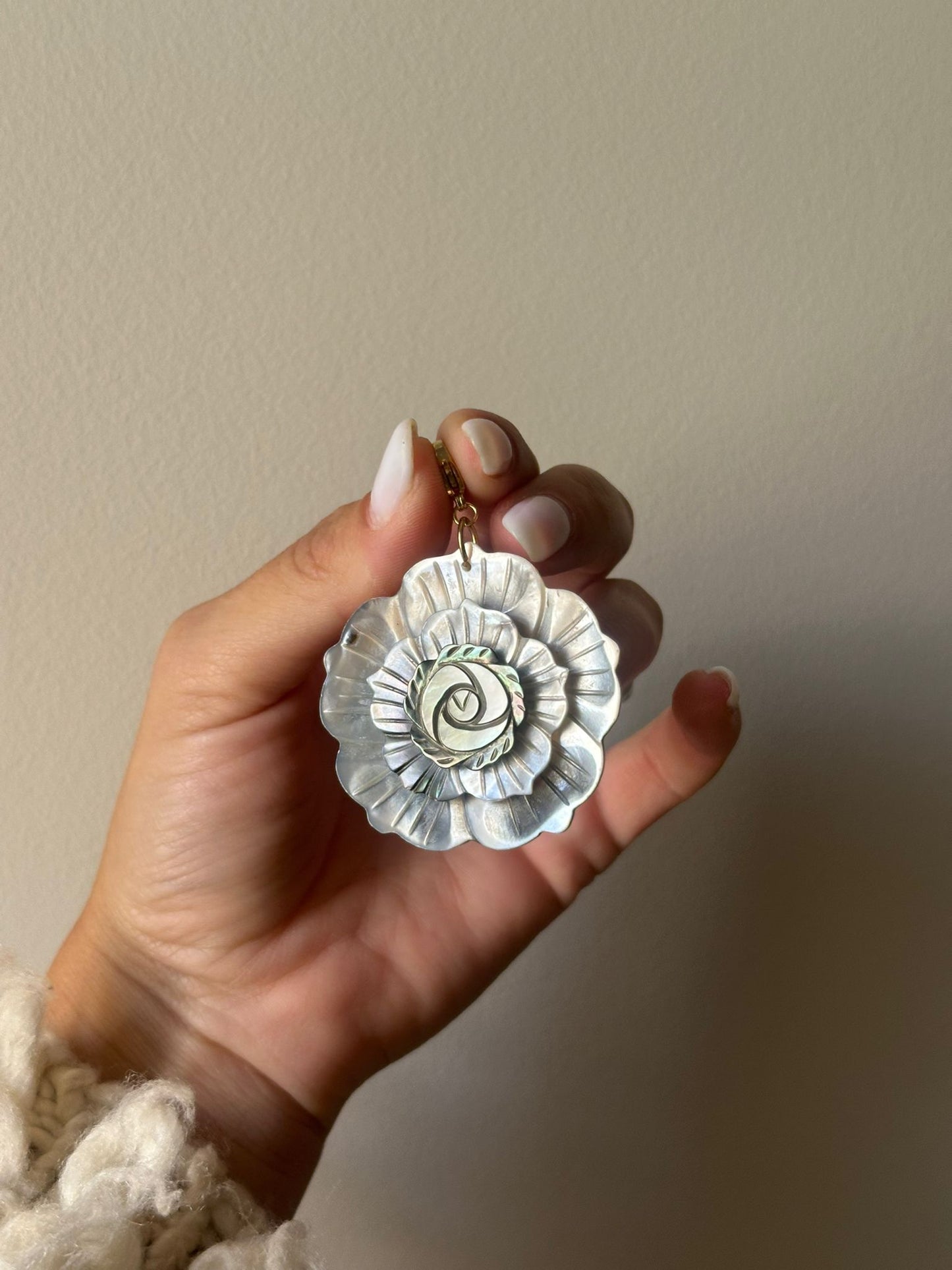 Flor nácar plata