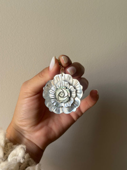 Flor nácar plata