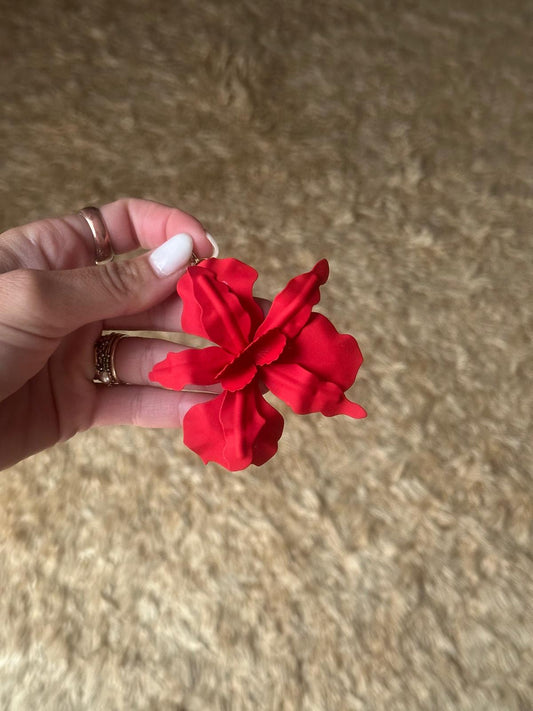 Flor metálica roja