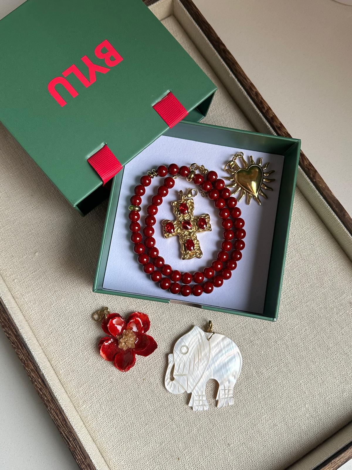 Pack Lourdes cereza + los charms perfectos