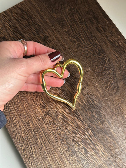 Charm corazón abierto hueco grande