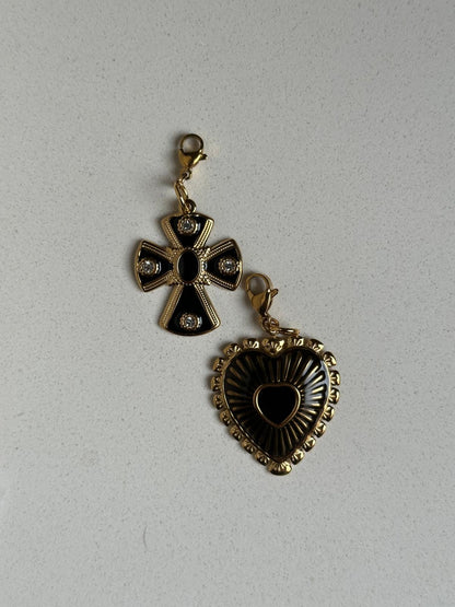 Charm cruz peq negro