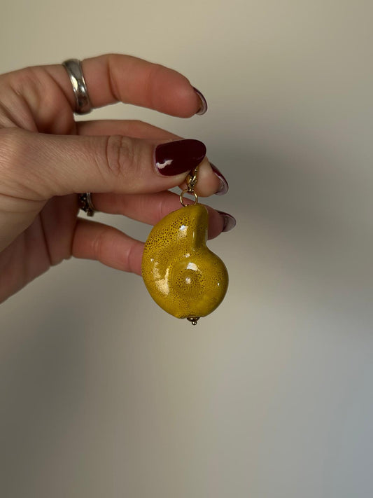 Concha cerámica mostaza