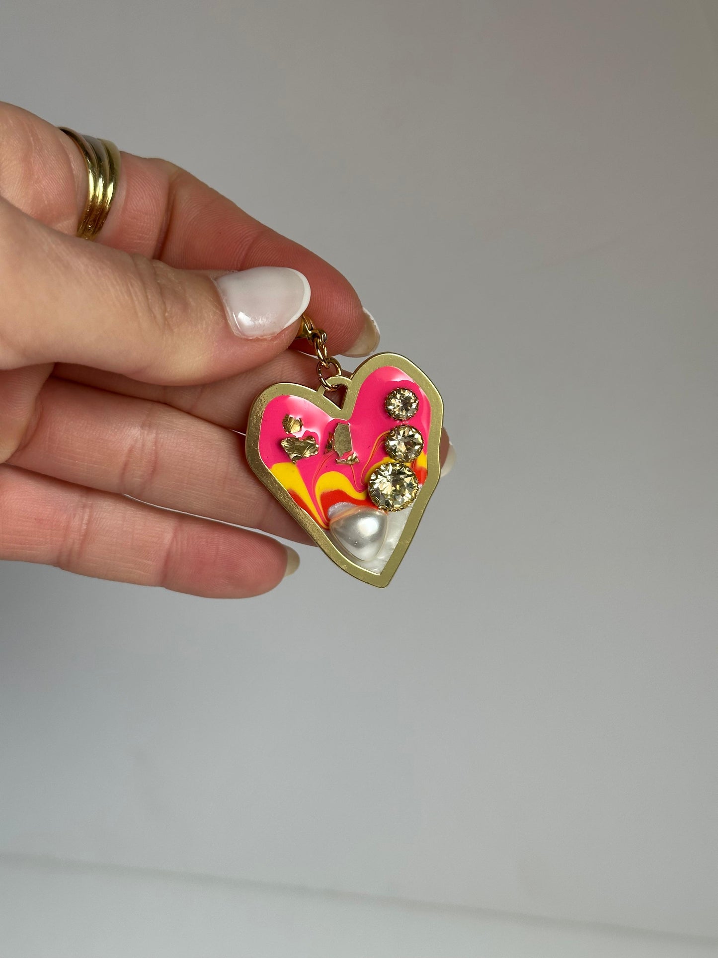 Charm corazón fucsia