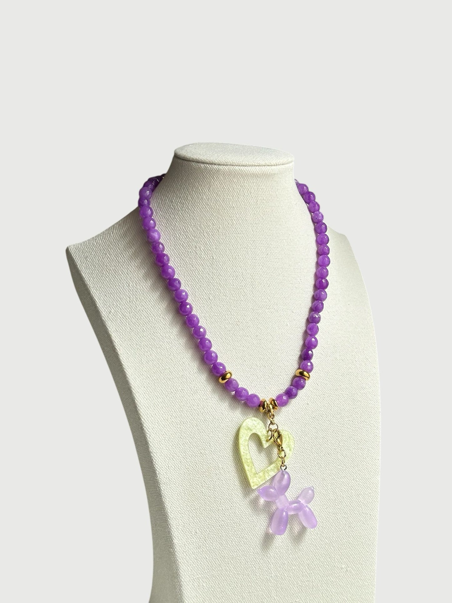 Lourdes morado