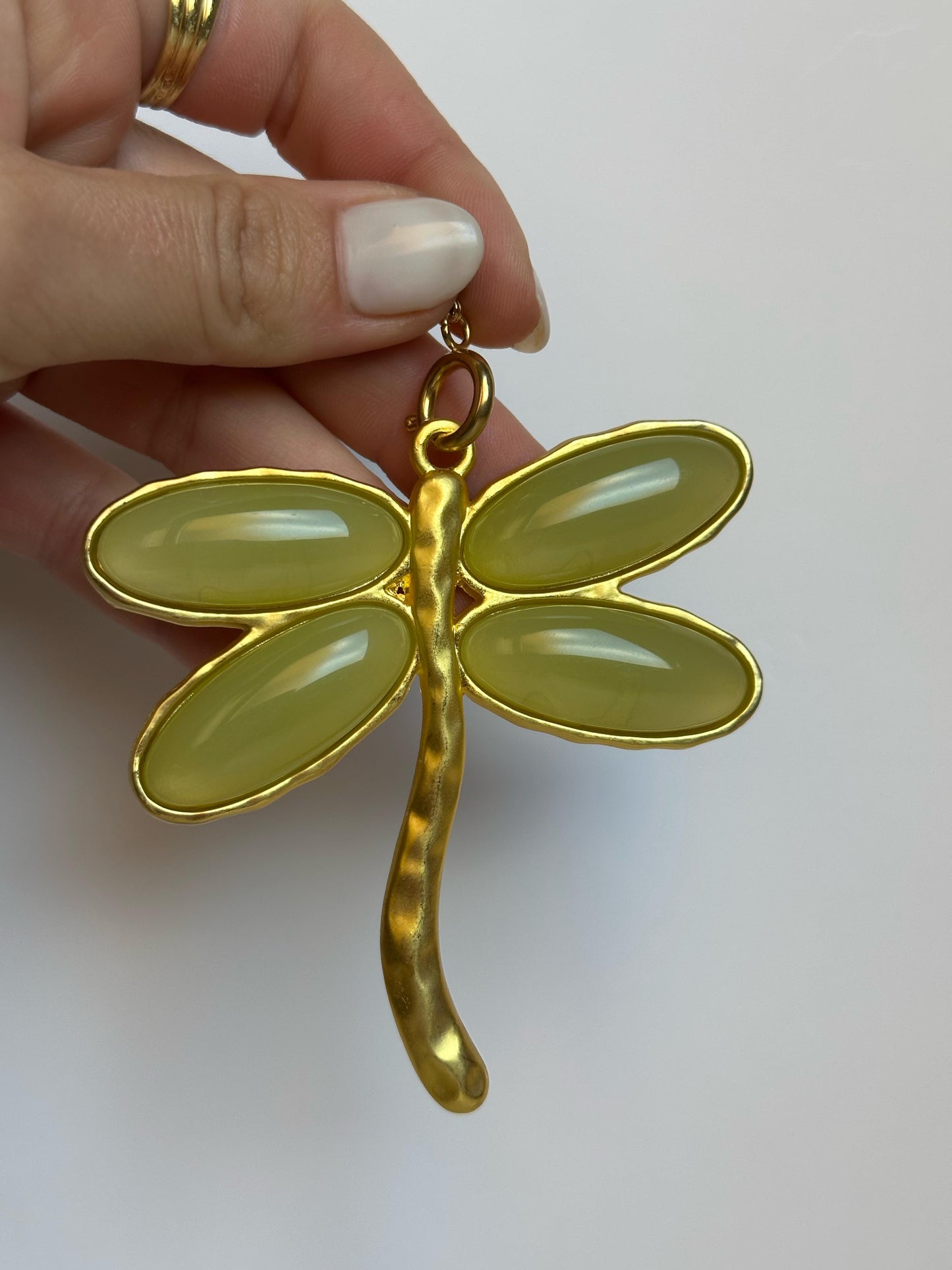 Libelula verde pastel